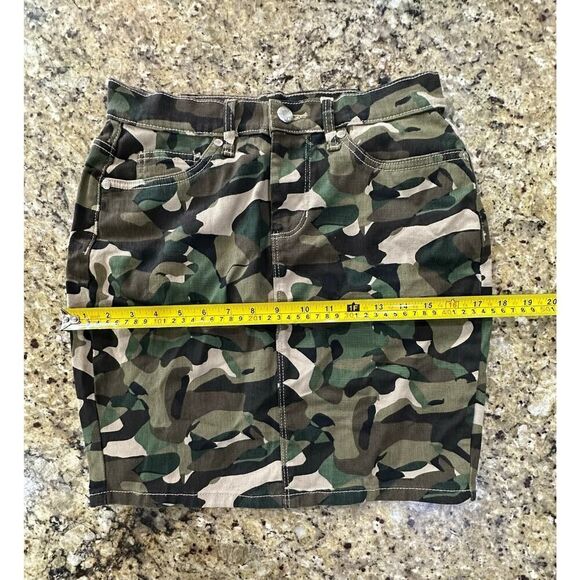 Venus Denim Army Military Mini Green Camo Cargo Skirt with 5 Pockets - Size 2 - Picture 10 of 14